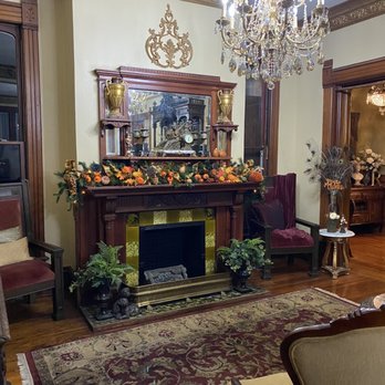 Rader Manor Bed & Breakfast - Parlor complete with a player grand piano - Bed & Breakfast Near Me - Springfield, Missouri Rader Manor Bed & Breakfast - Parlor complete with a player grand piano - Bed & Breakfast Near Me - Springfield, Missouri
