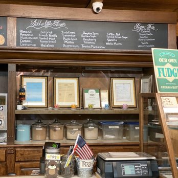 The Chocolate B'ar - Patisserie/Cake Shop Near Me - Townsend, Tennessee