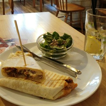 Famagusta - Burrito s hovezim, nam nam - Cafes Near Me - Prague, Puerto Rico