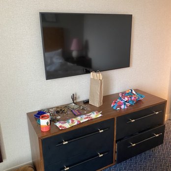 Graduate by Hilton Tucson - Dresser and TV - Hotels Near Me - Tucson, Arizona Graduate by Hilton Tucson - Dresser and TV - Hotels Near Me - Tucson, Arizona