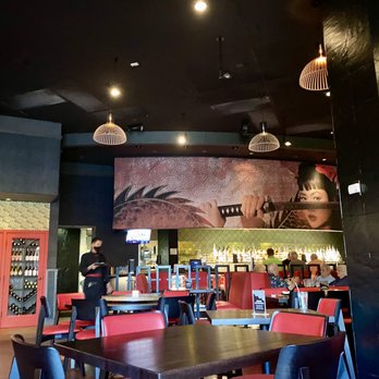 P.F. Chang's - The 'painted black 80s nightclub' vibe doesn't make you want to eat here! - Asian Fusion Near Me - Rancho Mirage, California