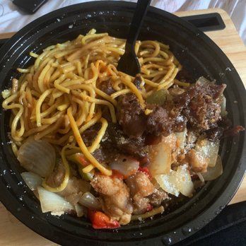 Hiccups Veo Cafe - Garlic Noodles with Shaken Chicken and steak. - Asian Fusion Near Me - Carson, California Hiccups Veo Cafe - Garlic Noodles with Shaken Chicken and steak. - Asian Fusion Near Me - Carson, California