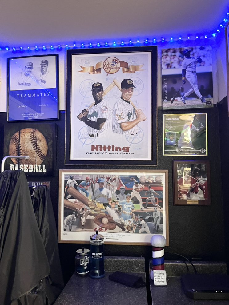 Eric's Artistic Cutz Logo