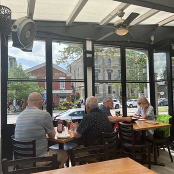 Corks Winebar & Eatery - Patio dining - American Near Me - Niagara on the Lake, Ontario