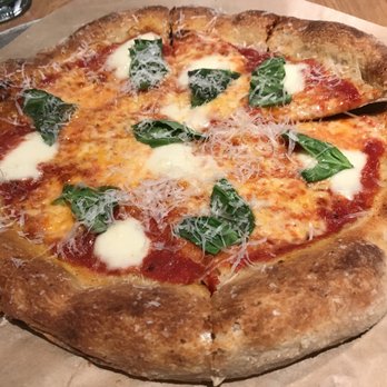 True Food Kitchen - margherita pizza - Vegetarian Near Me - Pasadena, California