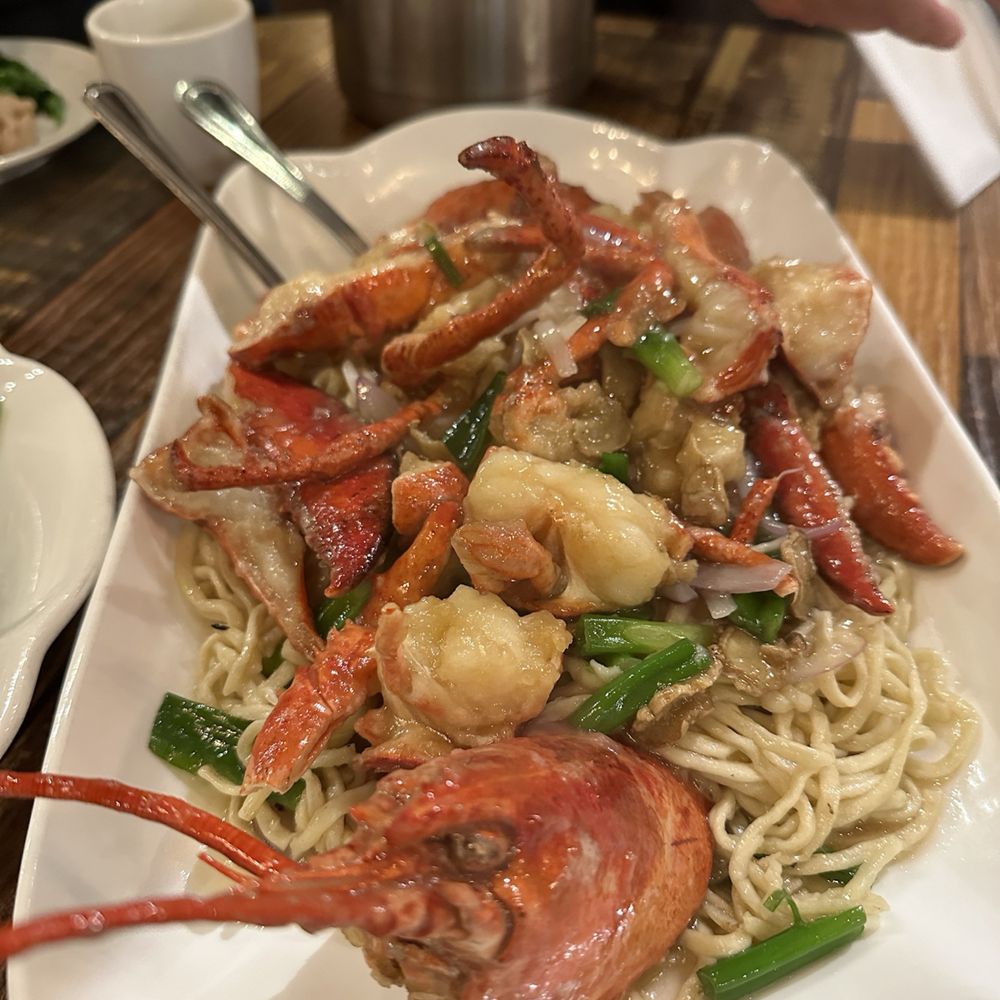 New Fusion Restaurant - Lobster yeefu noodles - Chinese Near Me - Aurora, Ontario New Fusion Restaurant - Lobster yeefu noodles - Chinese Near Me - Aurora, Ontario