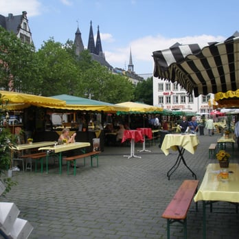 Weinmarkt - Im Hintergrund Rathausturm und Domspitzen - Festivals Near Me - Cologne, NW