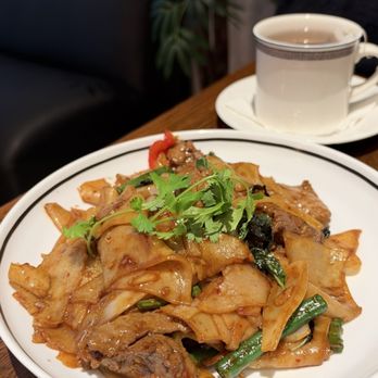 Aubergine Cafe - Drunken Noodles (Pad Kee Mao) - Thai Near Me - St Louis, Missouri Aubergine Cafe - Drunken Noodles (Pad Kee Mao) - Thai Near Me - St Louis, Missouri