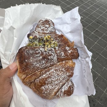 Parenti - Cornetto pistachio - Chocolatiers & Shops Near Me - Rome, RM