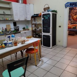 6 Small Rooms - Kitchen
