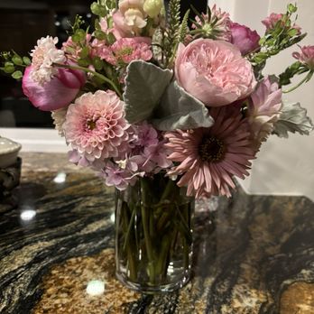 Bella Jardin - Compact pretty pink glass vase - Florists Near Me - Carmel-by-the-Sea, California Bella Jardin - Compact pretty pink glass vase - Florists Near Me - Carmel-by-the-Sea, California