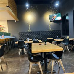 Sushiya Japanese Restaurant - Cozy Dining area
