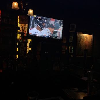 Murphy's Tavern - Interior - Sports on the Tube - Bars Near Me - St. Simons, Georgia