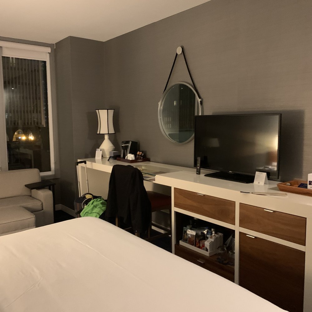 Kinzie Hotel - King-Size City View Room - Hotels Near Me - Chicago, Illinois Kinzie Hotel - King-Size City View Room - Hotels Near Me - Chicago, Illinois