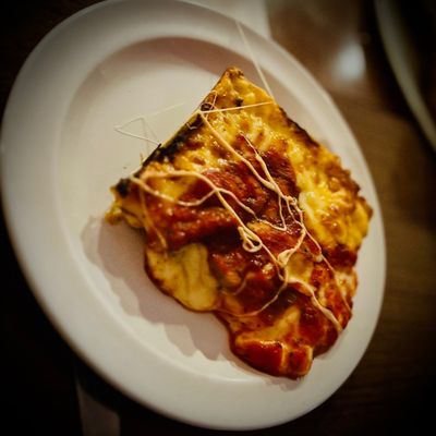 Loui's Pizza by null