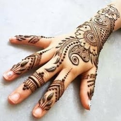 Beauty Brow & Lash Bar - Henna Tattoo