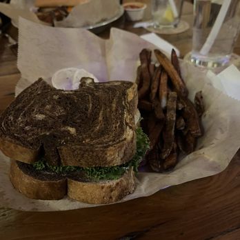 Buddy Lou's Eats Drinks & Antiques - Crabcake sandwich with rye bread - New American Near Me - Hancock, Maryland