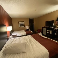 Lovelock Junction Casino - Great space (kiddos already tossed the pillows all over)