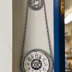 Woody's Wheel Works - Decor