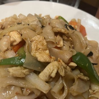 Eagle Thai Cuisine - Drunken noodle - Thai Near Me - Cliffside Park, New Jersey