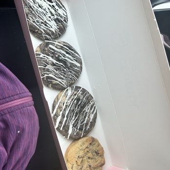 Crumbl - Fairfield - Cookies and cream and chocolate chip - Bakeries Near Me - Fairfield, California Crumbl - Fairfield - Cookies and cream and chocolate chip - Bakeries Near Me - Fairfield, California