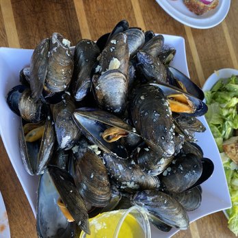 Bracco's Clam and Oyster Bar - Mussels - Seafood Near Me - Freeport, New York Bracco's Clam and Oyster Bar - Mussels - Seafood Near Me - Freeport, New York