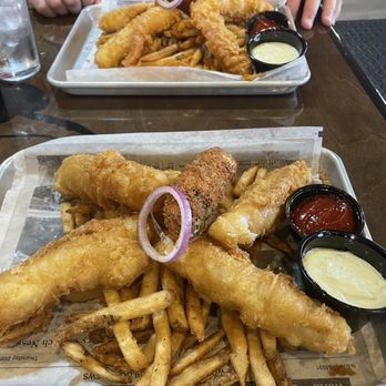 The Highlander Public House - Fish n chips - Burgers Near Me - Camdenton, Missouri