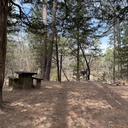Billy Creek Trail - Picnic tables, bbq grills and fire pit