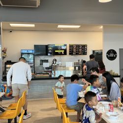 Van's Banh Mi - Whole place with people