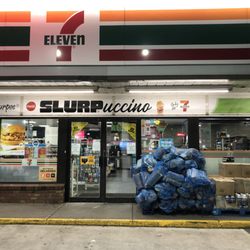 Petro-Canada - 7-Eleven store inside~