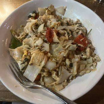 Kin Dee Bothell - Pad Kee Mao - Thai Near Me - Bothell, Washington