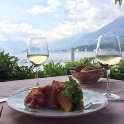la Pergola - Prosciutto with melon and the house white.