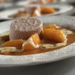 Zur grünen Aue - Glühwein-Parfait mit marinierten Orangen