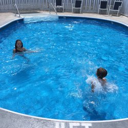 Gray Gull Motel - The pool was wonderful for our 9 & 10 yr old grandchildren.