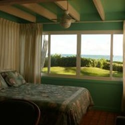 One bedroom cottage condo right on the beach of punalu'u