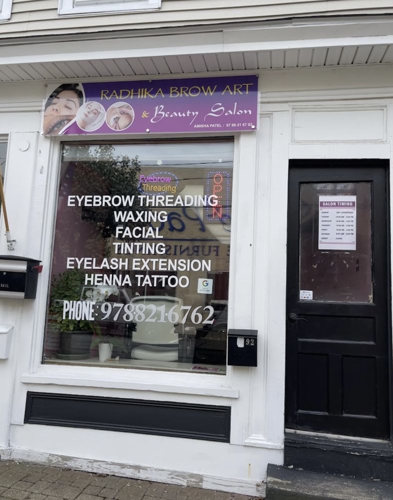 Radhika Brow Art & Beauty Salon Logo