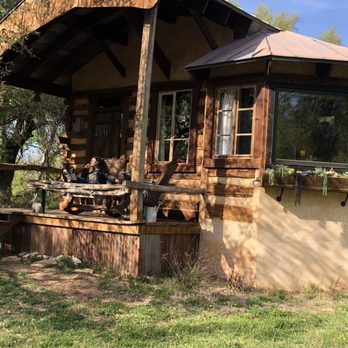 Barons CreekSide - Cabin front porch - Guest Houses Near Me - Fredericksburg, Texas