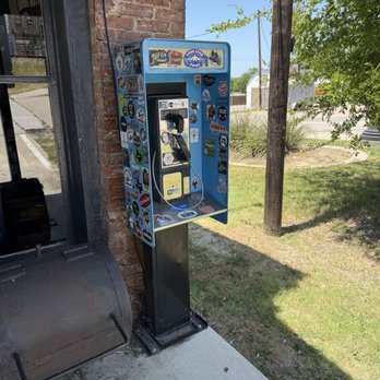 Dayne's Craft Barbecue - Old phone booth outside - Barbeque Near Me - Aledo, Texas