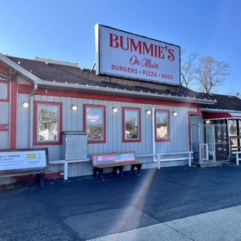 Bummie's On Main - the outside of the building - Burgers Near Me - Newark, Ohio
