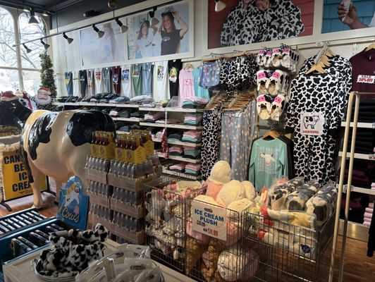 COWS Niagara-On-The-Lake by null