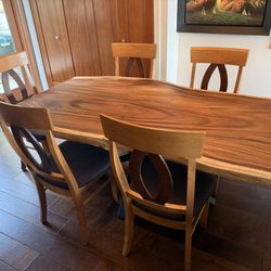 Indigenous By La Rue - INCREDIBLY BEAUTIFUL MONKEY POD TABLE!