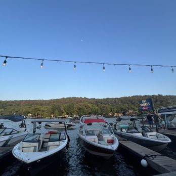 Ski Shores Cafe - View from outside - Burgers Near Me - Austin, Texas