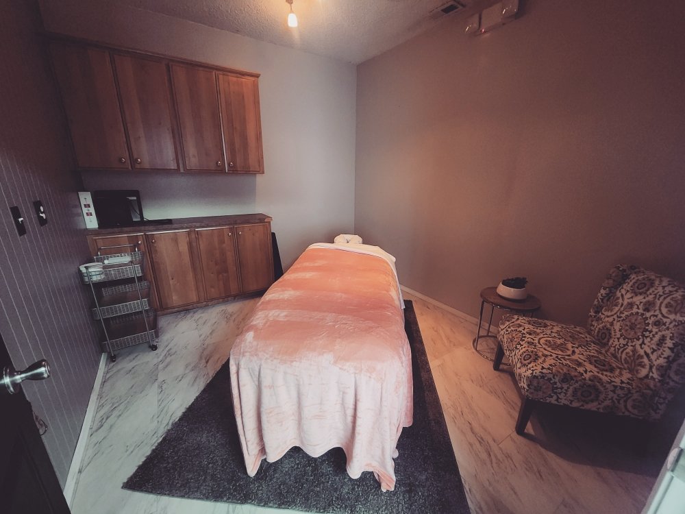 Helping Hands Massage, Dalton Gardens Roadtrippers