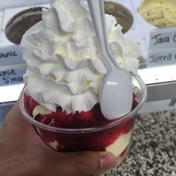 The Sweet Oasis - Strawberry shortcake - Ice Cream & Frozen Yogurt Near Me - Norridge, Illinois