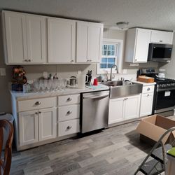 H & M Mobile Home Remodelers - Kitchen replacement !