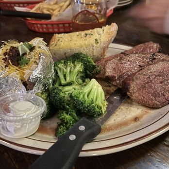 The 19th Hole - Tri Tip 12oz was mediocre... (medium rare I asked) - Bars Near Me - Tres Pinos, California The 19th Hole - Tri Tip 12oz was mediocre... (medium rare I asked) - Bars Near Me - Tres Pinos, California