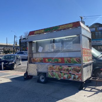 Khans Halal Grill - a food cart on a city street - Halal Near Me - Queens, New York