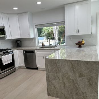 San Diego Vanities - White shaker modern remodel kitchen cabinets at San Diego vanities and kitchens cabinet store quartz countertop - Kitchen & Bath Near Me - San Diego, California San Diego Vanities - White shaker modern remodel kitchen cabinets at San Diego vanities and kitchens cabinet store quartz countertop - Kitchen & Bath Near Me - San Diego, California