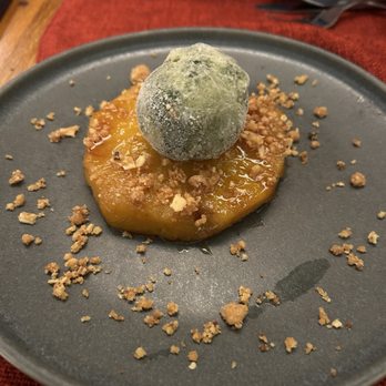 Fado ao Carmo - Caramelized pineapple with basil ice cream - Fado Houses Near Me - Lisbon, 11