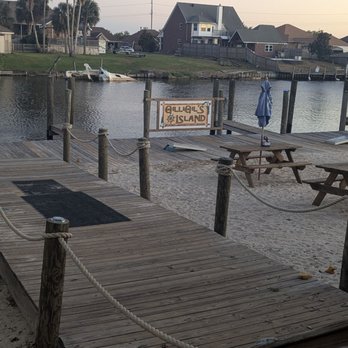 GilliGil's Island - Great outside seating area and plenty of play space for the kiddos!! - New American Near Me - Slidell, Louisiana